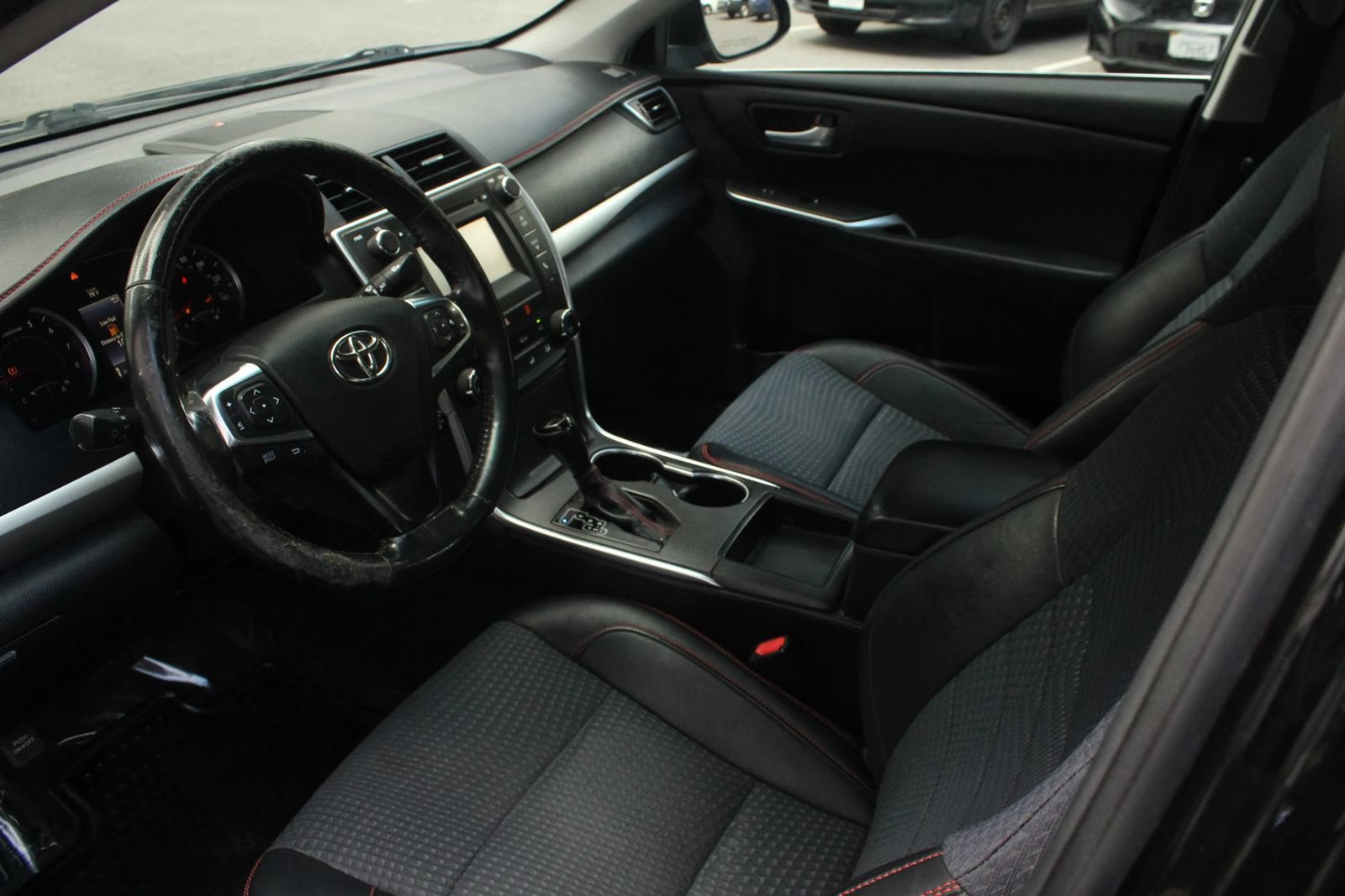 Used 2015 Toyota Camry SE FWD image 13