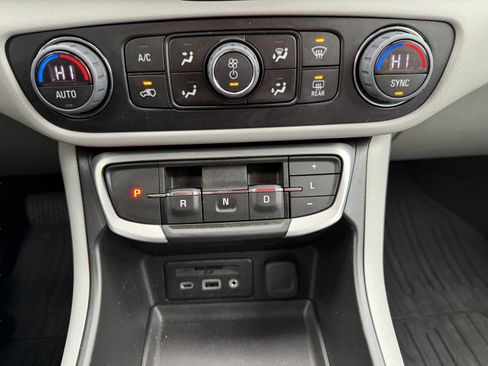 Used 2022 GMC Terrain SLT w/ Infotainment Package II image 32