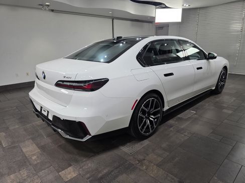 Used 2025 BMW 740i xDrive AWD/4WD image 25
