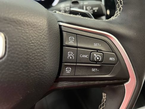 Used 2025 Jeep Grand Cherokee Altitude AWD/4WD image 48