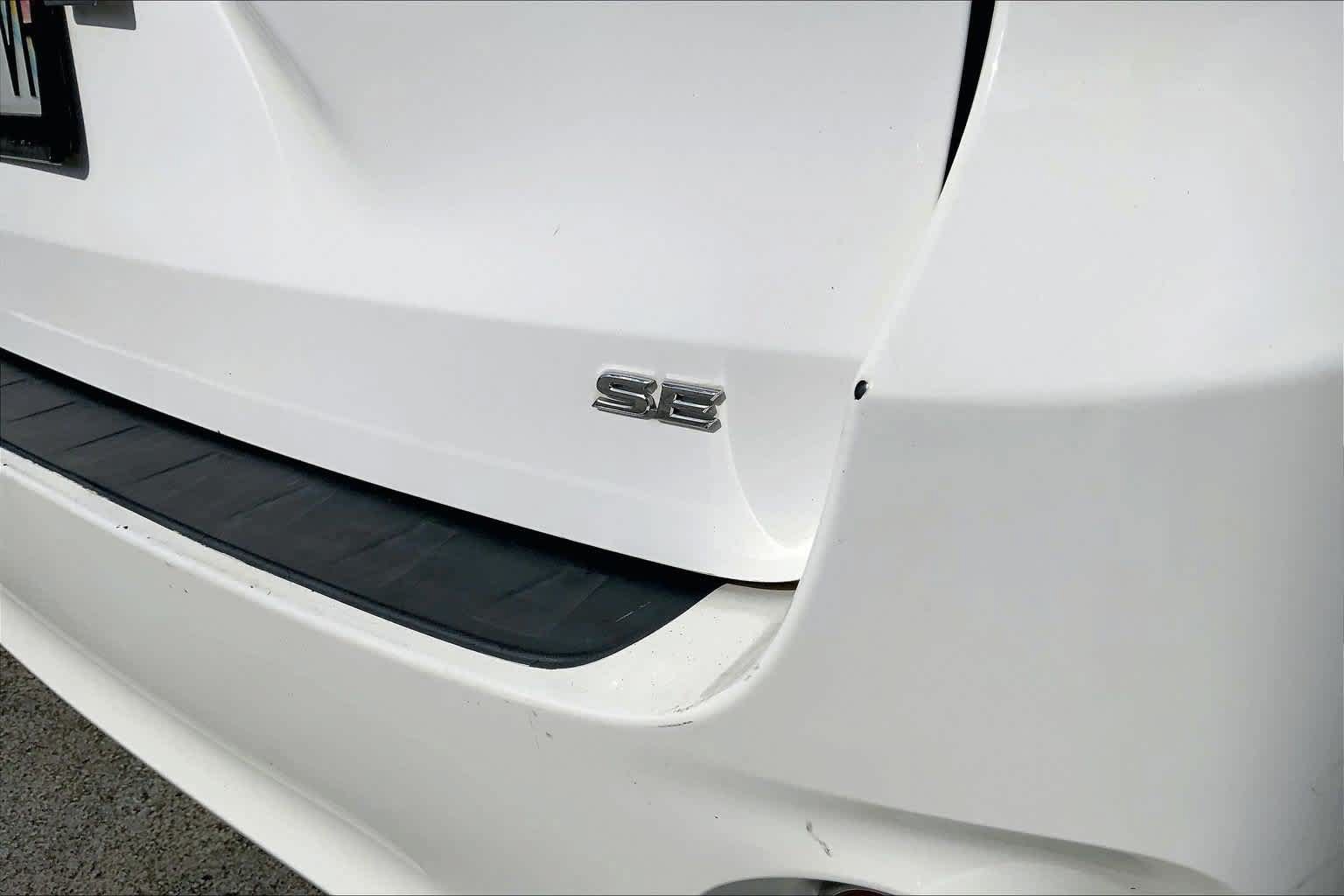 Used 2015 Toyota Sienna SE FWD image 7