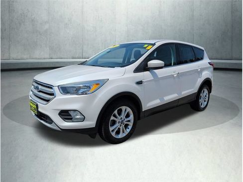 Used 2019 Ford Escape SE FWD image 1