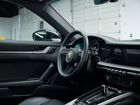 Used 2020 Porsche 911 Carrera 4S image 23