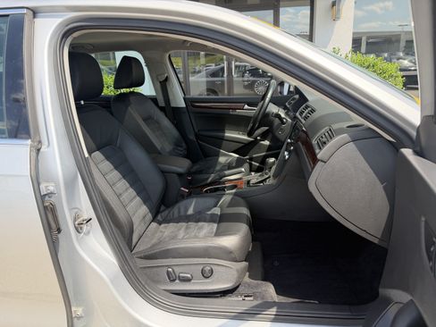 Used 2013 Volkswagen Passat TDI SEL Premium FWD image 20