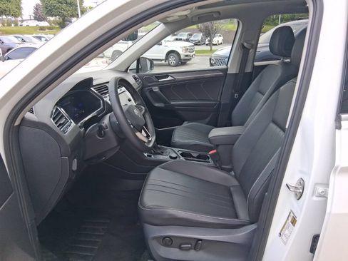 Used 2023 Volkswagen Tiguan SE AWD/4WD image 22