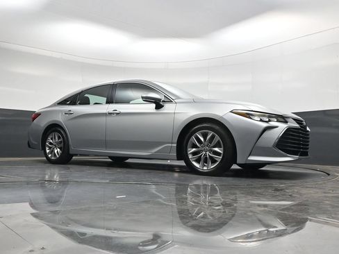 Used 2022 Toyota Avalon XLE w/ Moonroof Package FWD image 30