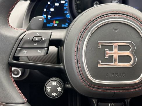 Used 2023 Bugatti Chiron Super Sport AWD/4WD image 13