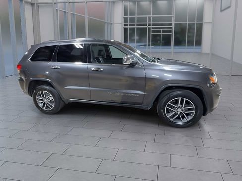 Used 2017 Jeep Grand Cherokee Limited image 2
