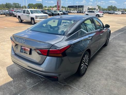 Used 2024 Nissan Altima 2.5 SV FWD image 4