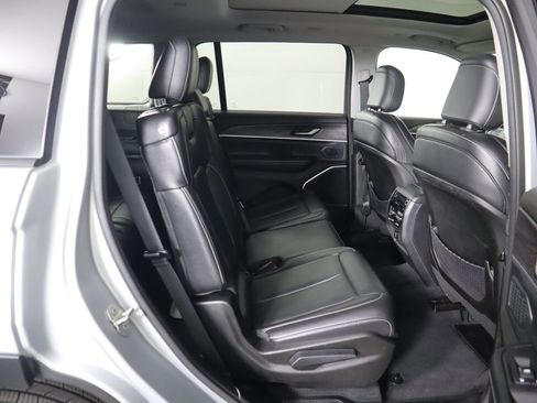 Used 2024 Jeep Grand Cherokee L Limited image 23