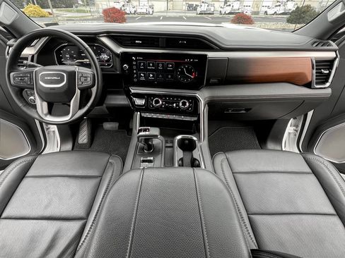 Used 2025 GMC Sierra 1500 Denali image 4