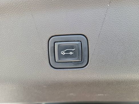 Certified 2022 Chevrolet Suburban LT w/ Luxury Package image 11