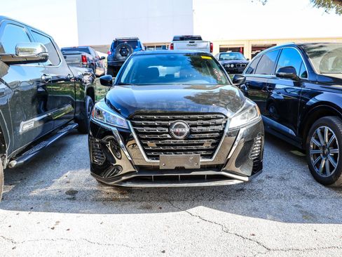 Used 2025 Nissan Kicks Play S image 4