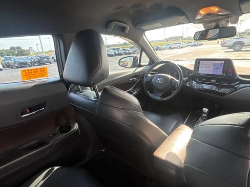 Used 2019 Toyota C-HR Limited FWD image 29