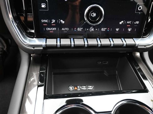 New 2025 GMC Yukon XL Elevation image 17