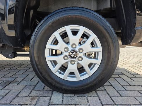 Certified 2025 Toyota Tacoma SR5 AWD/4WD image 19
