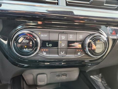 Used 2026 Chevrolet Trax RS w/ Sunroof Package image 27