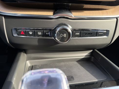 New 2026 Volvo XC60 B5 Plus w/ Protection Package Premier image 30