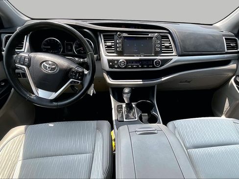 Used 2019 Toyota Highlander Plus FWD image 14