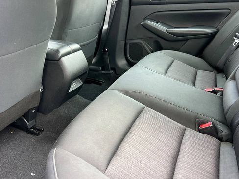 Used 2024 Nissan Altima 2.5 SV FWD image 14