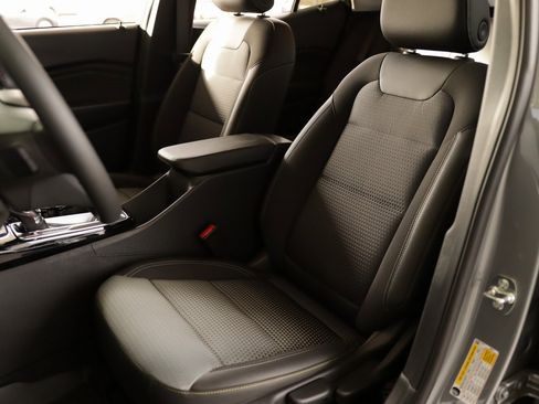 Used 2025 Chevrolet Trax LT w/ Driver Confidence Package image 20