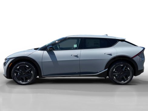 New 2026 Kia EV6 Wind RWD image 2