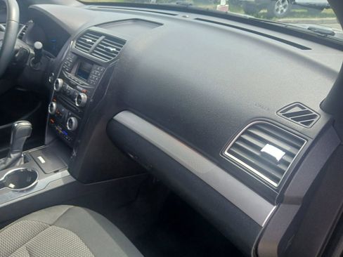 Used 2017 Ford Explorer XLT FWD image 18