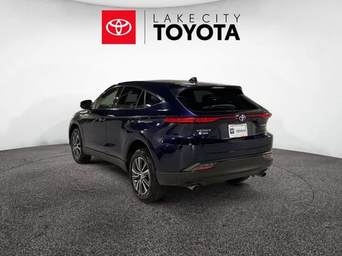 Used 2022 Toyota Venza LE image 5