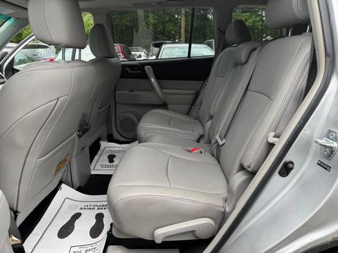 Used 2013 Toyota Highlander SE image 29