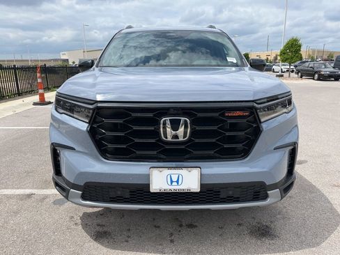 Used 2025 Honda Pilot TrailSport image 2