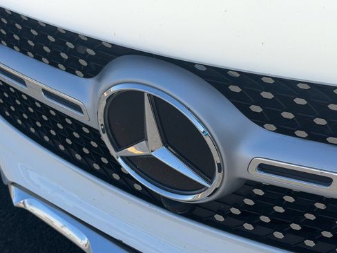 Used 2022 Mercedes-Benz GLB 250 image 11