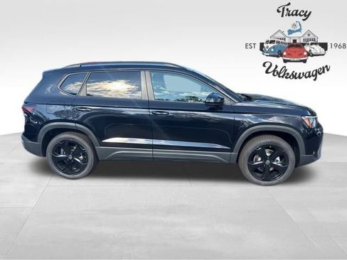 New 2025 Volkswagen Taos SE image 8