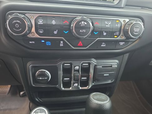 Used 2023 Jeep Wrangler Unlimited w/ Sun & Screen Package image 26