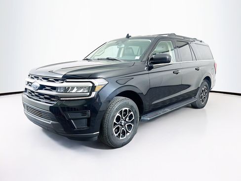 Used 2024 Ford Expedition Max XLT image 3