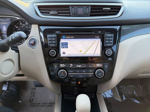 Used 2015 Nissan Rogue SL image 25