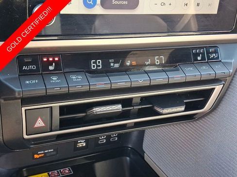 Certified 2025 Toyota Camry SE w/ Convenience Package image 15