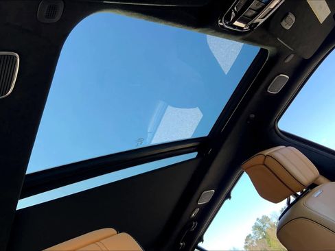 Used 2022 Jeep Grand Wagoneer Series III w/ HD Trailer Tow Package image 13