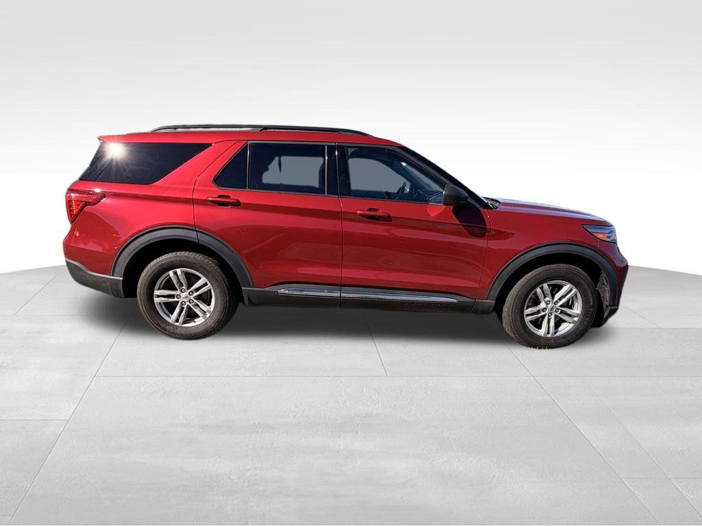 Used 2022 Ford Explorer XLT w/ Class IV Trailer Tow Package AWD/4WD image 3