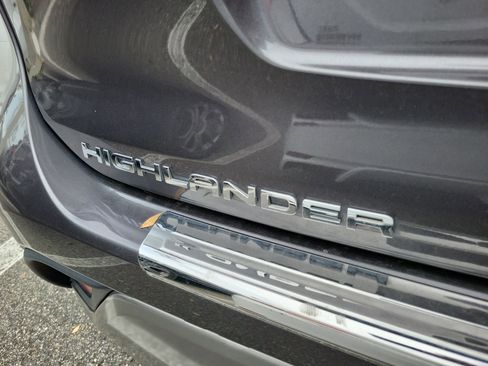 Used 2023 Toyota Highlander Platinum image 22