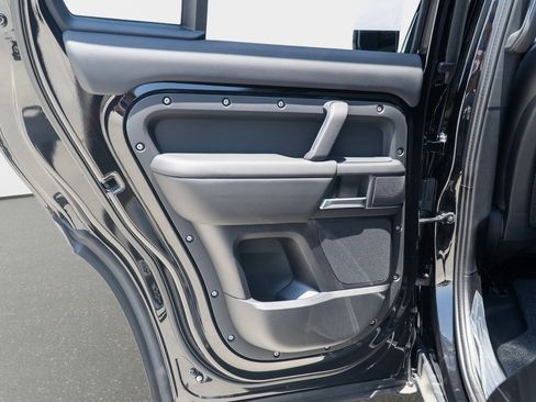 New 2025 Land Rover Defender 110 X-Dynamic SE image 27