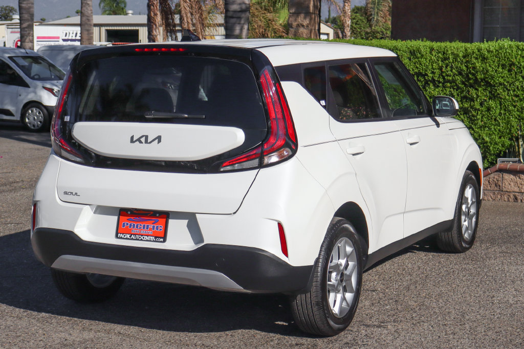 Used 2025 Kia Soul LX w/ LX Technology Package FWD image 9