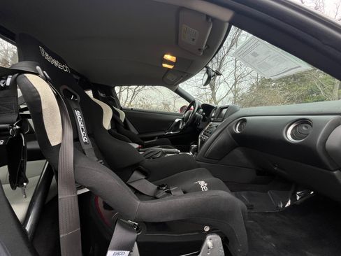 Used 2009 Nissan GT-R Premium image 30