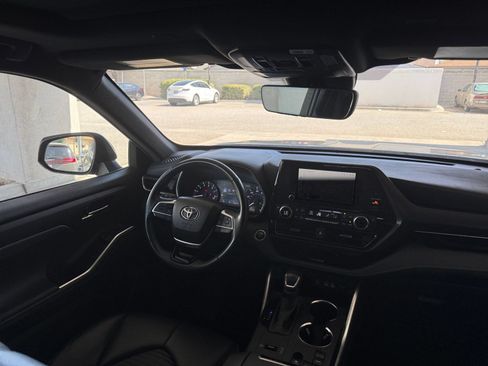 Used 2024 Toyota Highlander XSE FWD image 37