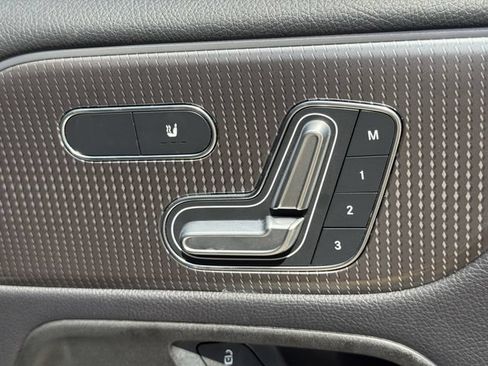 Used 2021 Mercedes-Benz GLB 250 image 29