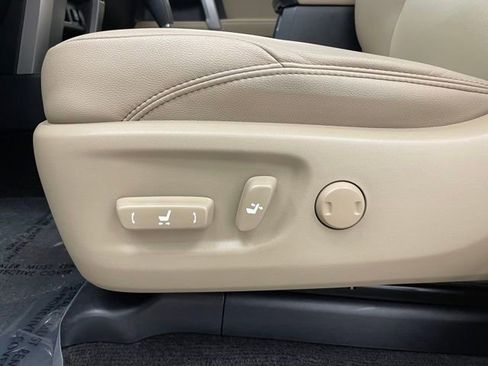 Used 2023 Toyota 4Runner SR5 Premium image 11