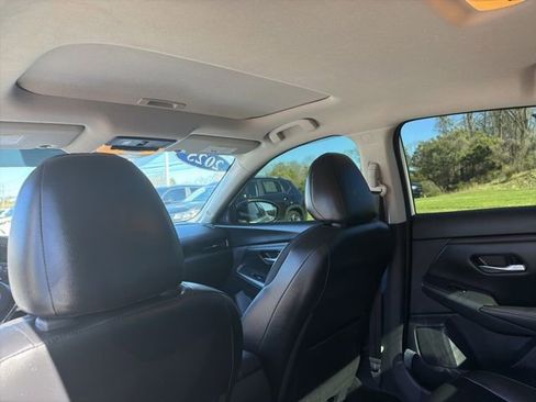 Used 2025 Nissan Sentra SR w/ SR Premium Package image 7