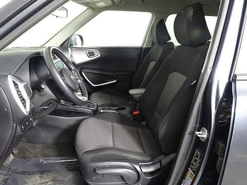 Used 2020 Kia Soul LX image 10