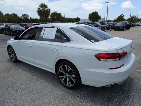 Used 2020 Volkswagen Passat 2.0T SEL FWD image 6