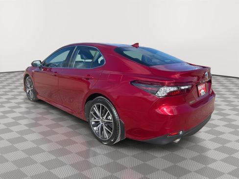 Used 2021 Toyota Camry XLE w/ Cold Weather Package image 6