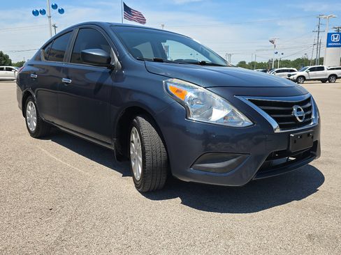 Used 2015 Nissan Versa SV FWD image 6